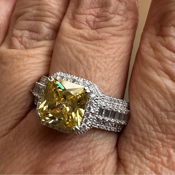 Yellow Diamond square set and Silver Women's Ring baguettes r… - Picture 4 of 6